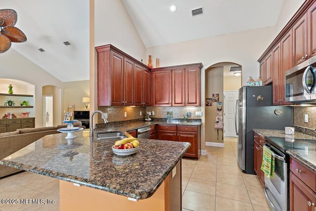 420 Chattan Way, Saint Johns, FL 32259 - kitchen featuring visible vents, arched walkways, a sink, a peninsula, and stainless steel appliances