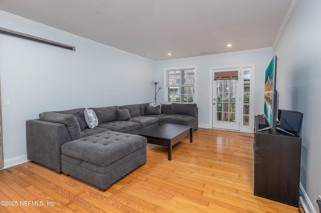 living room featuring recessed lighting, light wood-style flooring, baseboards, and crown molding