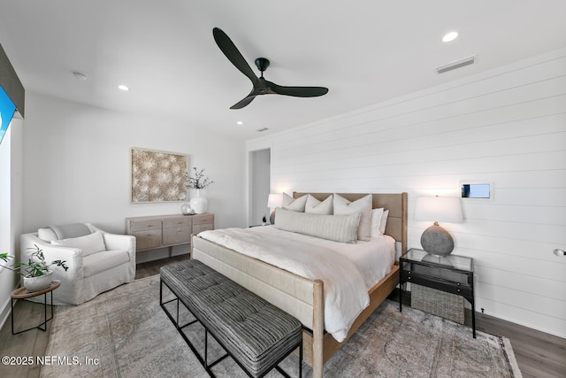 3516 1st St S, Jacksonville Beach, FL 32250 - bedroom featuring visible vents, wood finished floors, a ceiling fan, and recessed lighting