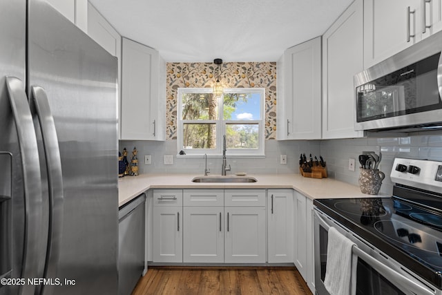 97282 Yorkshire Dr, Yulee, FL 32097 - kitchen with appliances with stainless steel finishes, a sink, tasteful backsplash, and light countertops