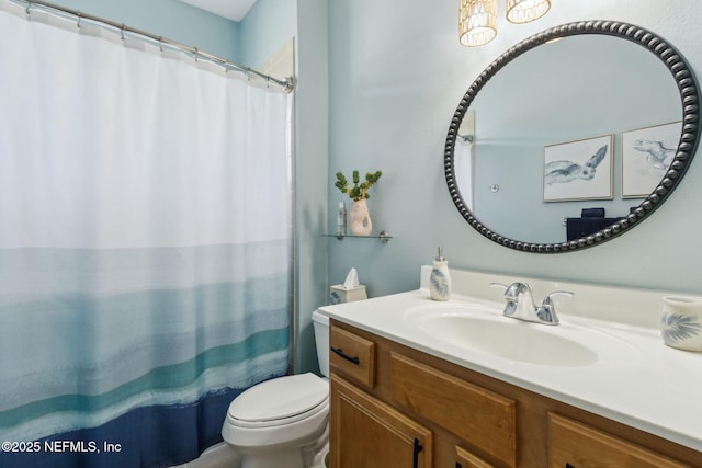 full bath with vanity, toilet, and a shower with curtain