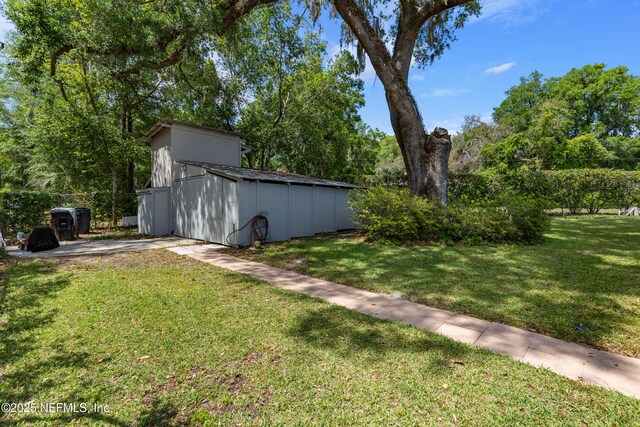 50 SE Forest St, Keystone Heights, FL 32656 - view of yard with an outdoor structure