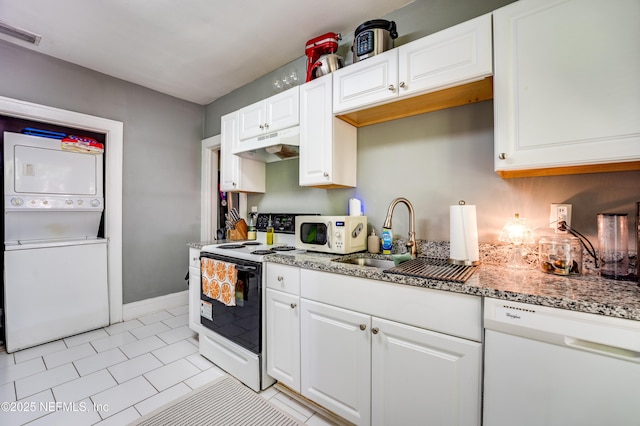 2649 Dellwood Ave, Jacksonville, FL 32204 - kitchen with visible vents, a sink, white appliances, under cabinet range hood, and stacked washer and dryer