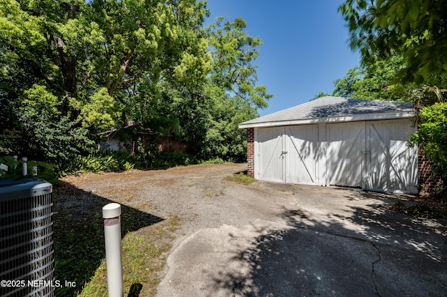 2649 Dellwood Ave, Jacksonville, FL 32204 - view of yard with an outbuilding