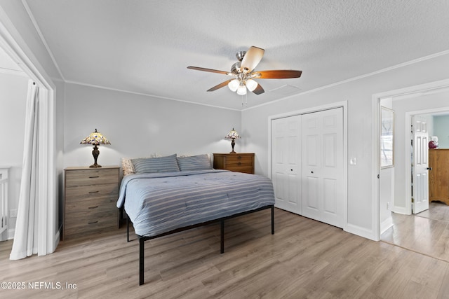 12531 County Road 121, Bryceville, FL 32009 - bedroom featuring crown molding, a closet, light wood-style floors, and a textured ceiling