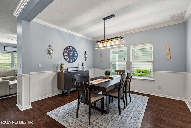 112 Bluffton Ct, Saint Augustine, FL 32092 - dining room with wainscoting, wood finished floors, a textured ceiling, and visible vents