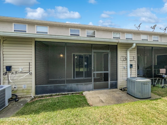 1825 Lago Del Sur Dr, Middleburg, FL 32068 - rear view of house with central AC unit, a sunroom, and a lawn