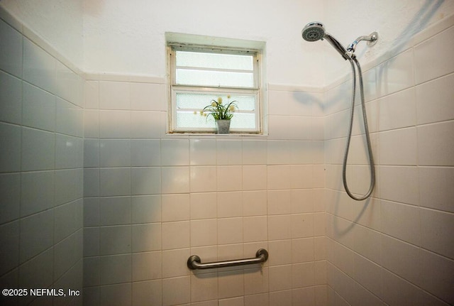 831 Ashford St, Jacksonville, FL 32208 - full bathroom with a tile shower