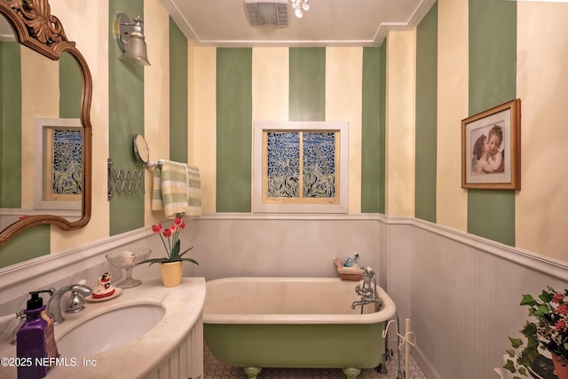 627 Emmett St, Palatka, FL 32177 - bathroom featuring a freestanding bath, a decorative wall, vanity, and visible vents