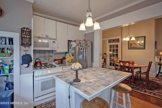 627 Emmett St, Palatka, FL 32177 - kitchen featuring a chandelier, white appliances, and tile countertops