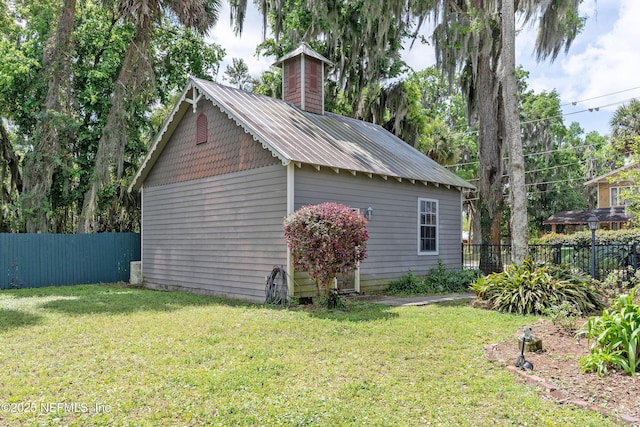 627 Emmett St, Palatka, FL 32177 - view of outdoor structure featuring fence and an outdoor structure