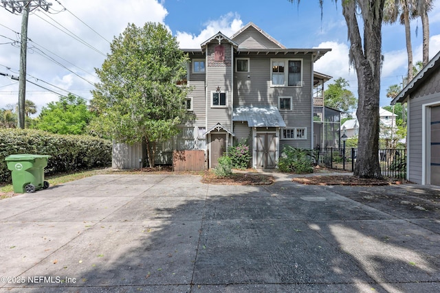 627 Emmett St, Palatka, FL 32177 - view of front of house featuring fence