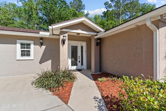 entrance to property with stucco siding