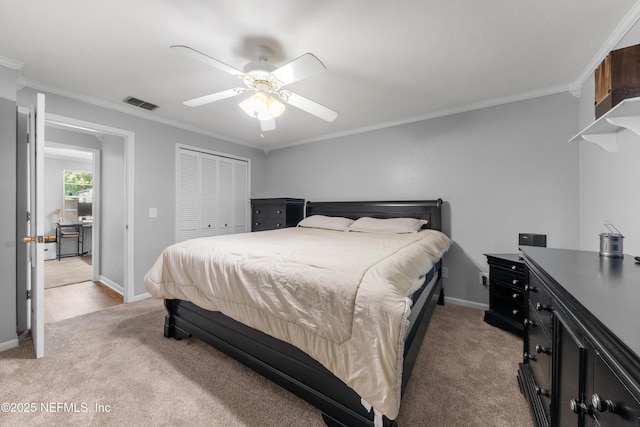 1648 Rhonda Dr, Middleburg, FL 32068 - bedroom with ornamental molding, visible vents, a closet, and carpet