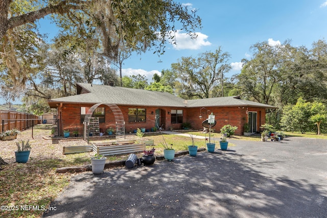 5822 Silver Sands Cir, Keystone Heights, FL 32656 - back of property with fence