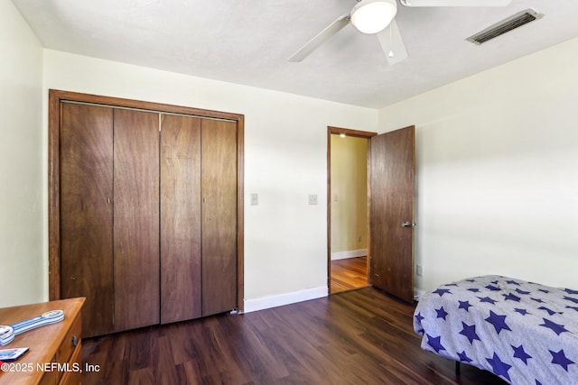 5822 Silver Sands Cir, Keystone Heights, FL 32656 - bedroom featuring a closet, baseboards, dark wood-style floors, a ceiling fan, and visible vents