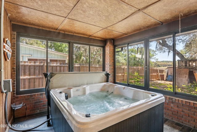 5822 Silver Sands Cir, Keystone Heights, FL 32656 - sunroom featuring a jacuzzi and a wealth of natural light