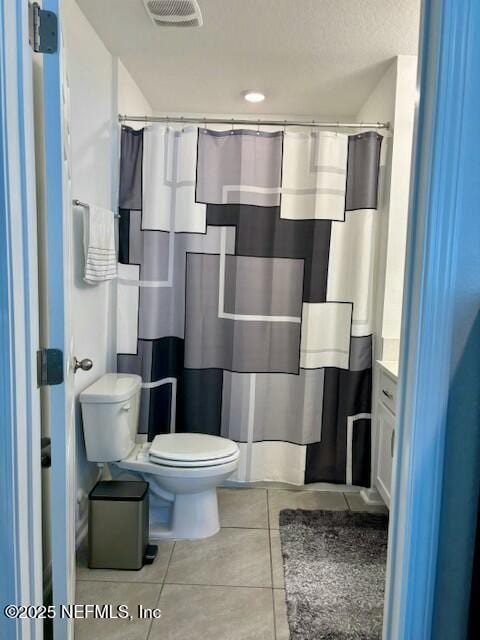 full bathroom featuring curtained shower, visible vents, tile patterned flooring, and toilet