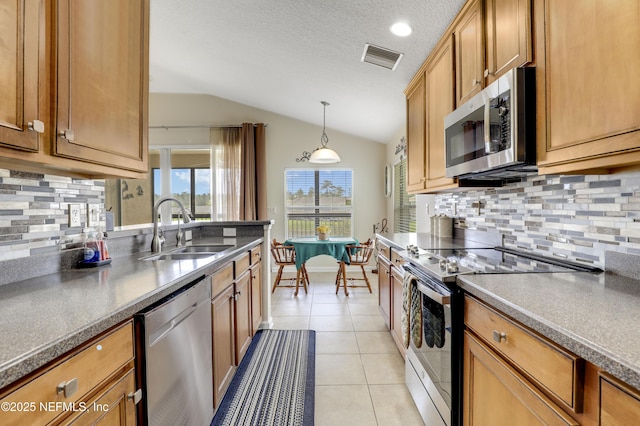 11929 Surfbird Cir Unit 12F, Jacksonville, FL 32256 - kitchen with visible vents, a sink, stainless steel appliances, backsplash, and lofted ceiling