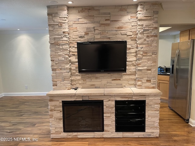 929 Seashell Ln, Ponte Vedra Beach, FL 32082 - interior details featuring recessed lighting, stainless steel fridge with ice dispenser, wood finished floors, crown molding, and baseboards