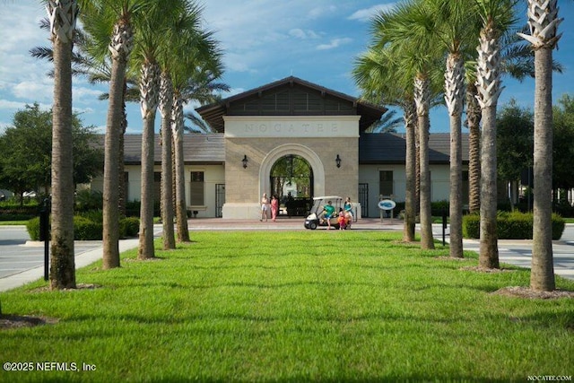 view of front of property with a front yard