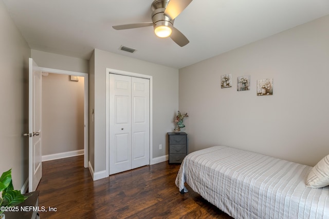bedroom with baseboards, visible vents, a ceiling fan, wood finished floors, and a closet