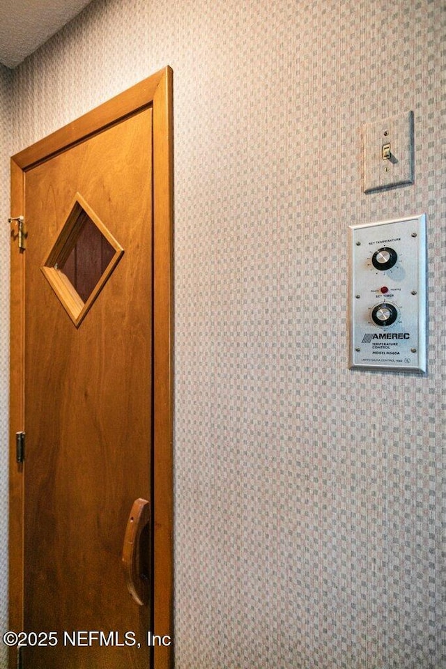 room details featuring wallpapered walls