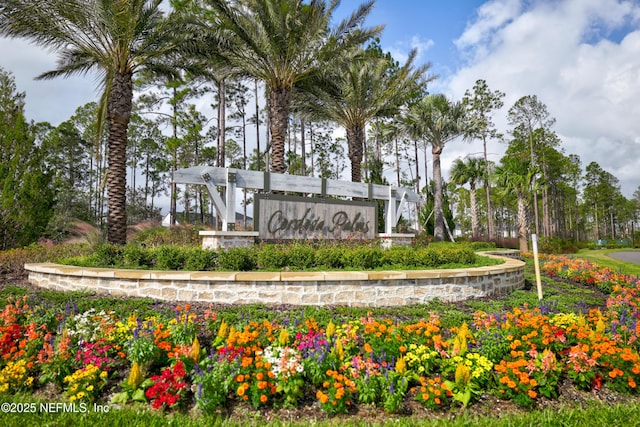 view of community / neighborhood sign