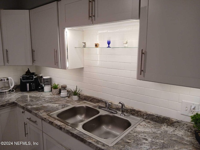 4123 Piper Dr, Jacksonville, FL 32207 - kitchen with tasteful backsplash and a sink