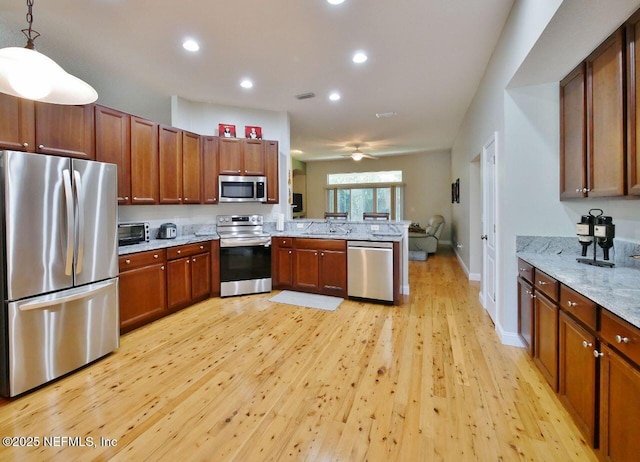 2612 S Waterleaf Dr, Saint Augustine, FL 32092 - kitchen featuring appliances with stainless steel finishes, a sink, a peninsula, light wood-style floors, and recessed lighting