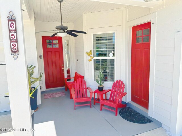 property entrance featuring ceiling fan and covered porch