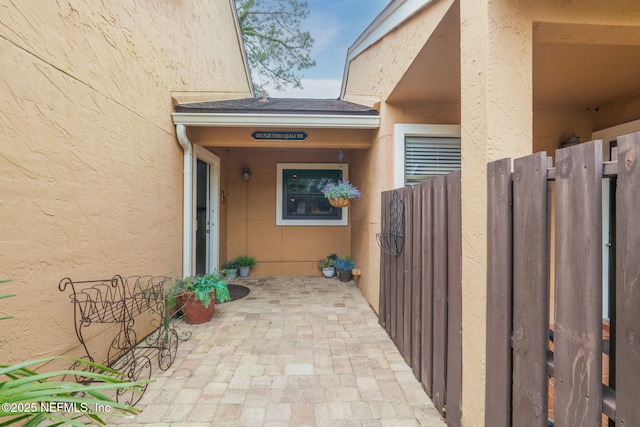 810 Sandpiper Ln, Ponte Vedra Beach, FL 32082 - entrance to property with stucco siding and fence
