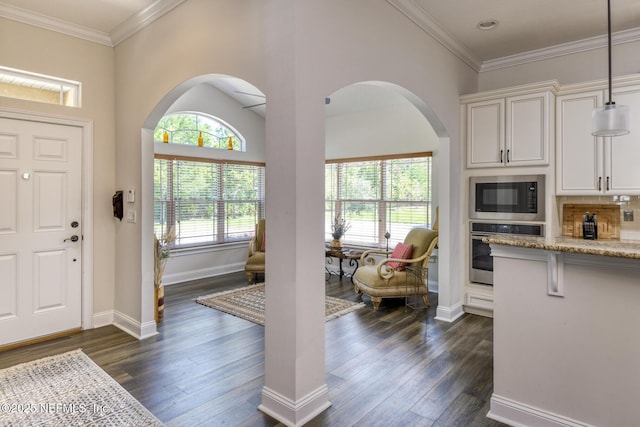 86 Amacano Ln, Saint Augustine, FL 32084 - foyer featuring arched walkways, dark wood-style flooring, baseboards, and recessed lighting