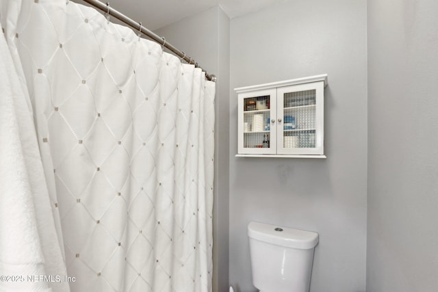 3620 Braeden Ct, Middleburg, FL 32068 - bathroom with toilet and a shower with curtain