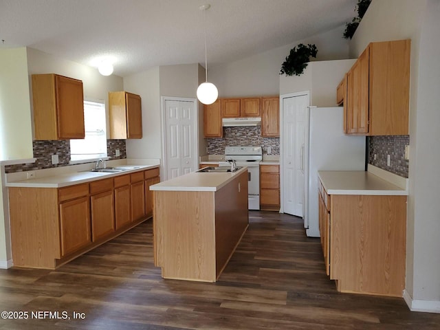 3429 Steelgate Ct, Middleburg, FL 32068 - kitchen featuring tasteful backsplash, a center island, white appliances, and vaulted ceiling