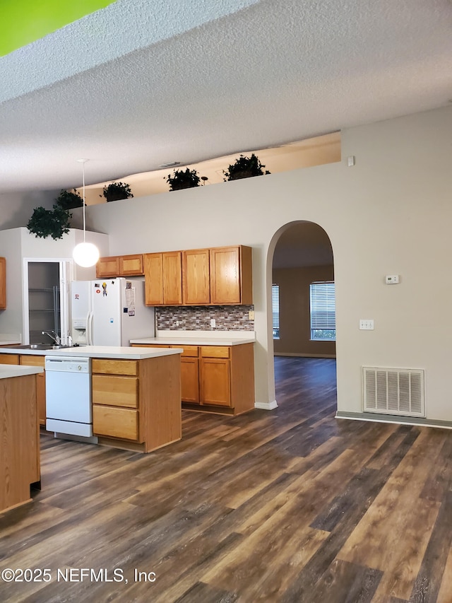 3429 Steelgate Ct, Middleburg, FL 32068 - kitchen with visible vents, arched walkways, light countertops, white appliances, and backsplash