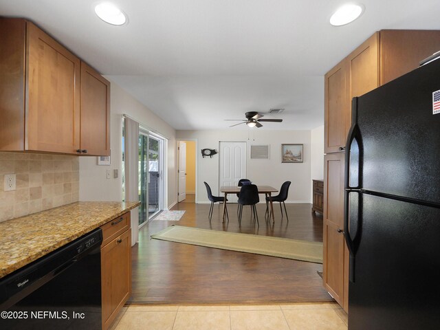 kitchen with backsplash, visible vents, black appliances, brown cabinetry, and ceiling fan