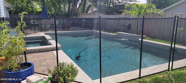 10 Quail Ln, Jacksonville Beach, FL 32250 - view of swimming pool featuring a fenced backyard and a pool with connected hot tub
