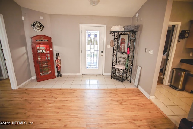 4565 SE 3rd Pl, Keystone Heights, FL 32656 - entryway featuring baseboards, vaulted ceiling, and wood finished floors