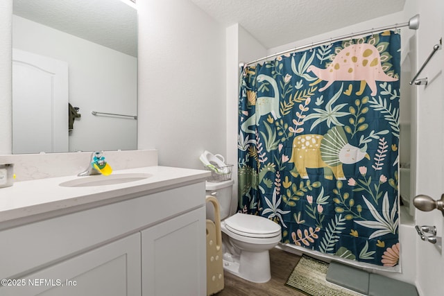 2916 Duck Hollow Ln, Green Cove Springs, FL 32043 - full bath featuring a textured ceiling, vanity, toilet, wood finished floors, and shower / bath combo with shower curtain
