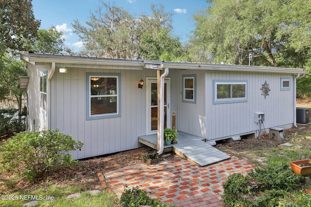 6470 Brooklyn Bay Rd, Keystone Heights, FL 32656 - view of front of home featuring central AC unit