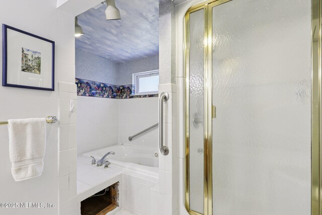 6470 Brooklyn Bay Rd, Keystone Heights, FL 32656 - full bath with a stall shower and a garden tub