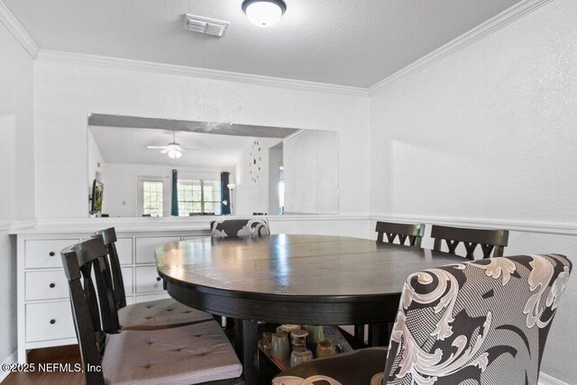 7800 Point Meadows Dr Unit 1035, Jacksonville, FL 32256 - dining space featuring crown molding and a ceiling fan