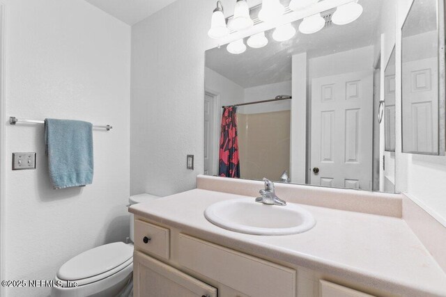 7800 Point Meadows Dr Unit 1035, Jacksonville, FL 32256 - full bath featuring vanity, toilet, curtained shower, and a textured wall