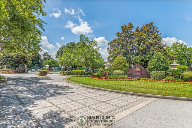 7800 Point Meadows Dr Unit 1035, Jacksonville, FL 32256 - view of property's community featuring a yard and driveway