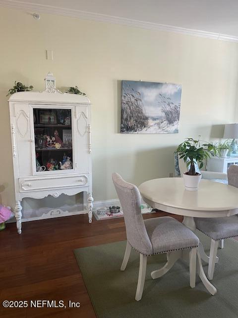 400 E Bay St Unit 502, Jacksonville, FL 32202 - dining area featuring wood finished floors, baseboards, and ornamental molding
