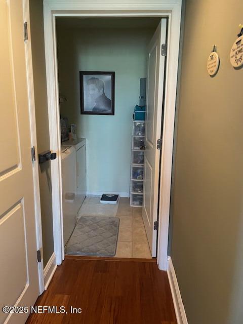 400 E Bay St Unit 502, Jacksonville, FL 32202 - hallway featuring washing machine and dryer, baseboards, and light wood-style flooring