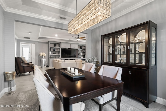 dining area featuring ceiling fan, baseboards, ornamental molding, and visible vents