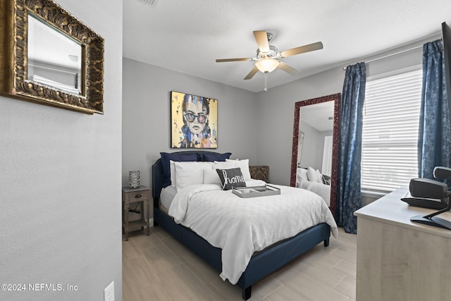 bedroom with ceiling fan