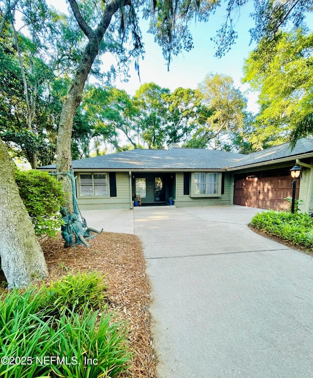 1937 Lakeside Dr N, Fernandina Beach, FL 32034 - ranch-style house with concrete driveway